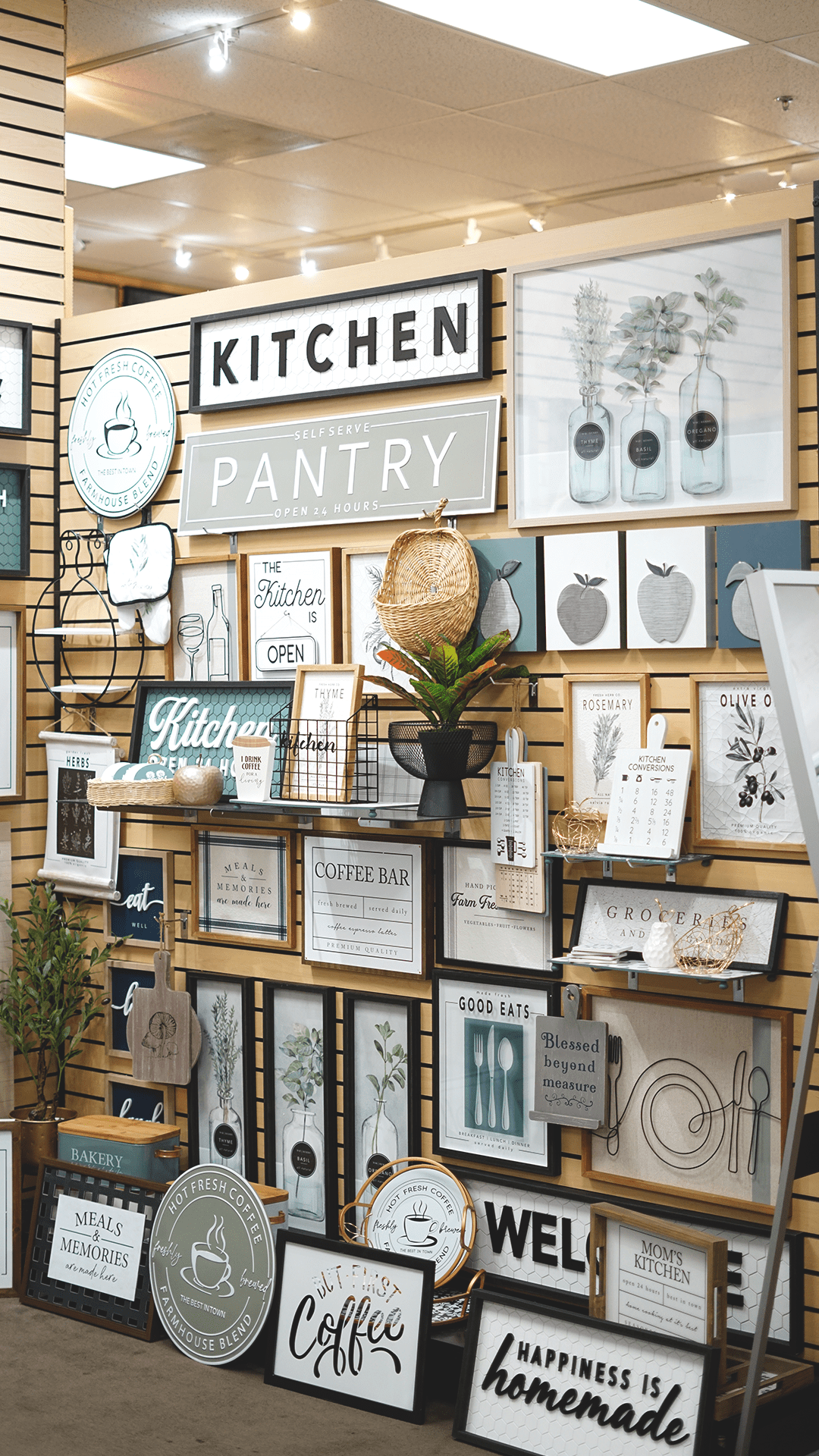 Los Angeles Showroom Crystal Art Gallery