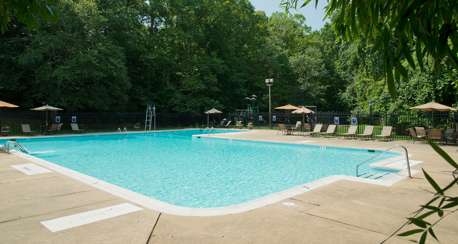 Alexandria, VA Apartments Crystal Woods Apartments