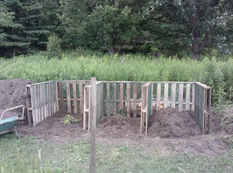 27 DIY Pallet Compost Bin Plans You Can DIY this Weekend