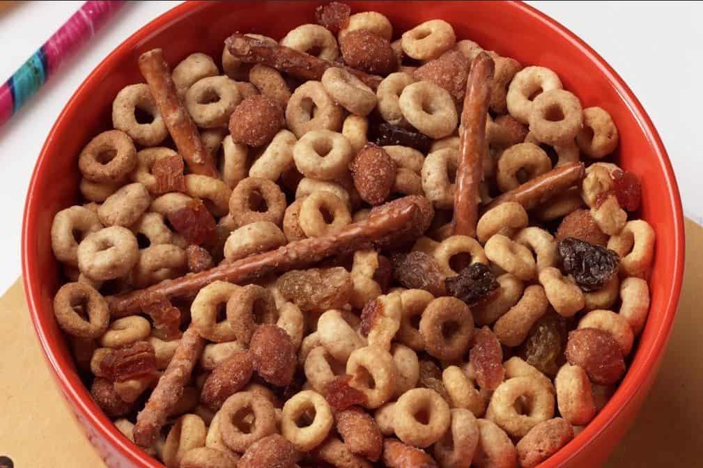 Can Chickens Eat Cereal? (Nutrition, Benefits & Feeding Tips)