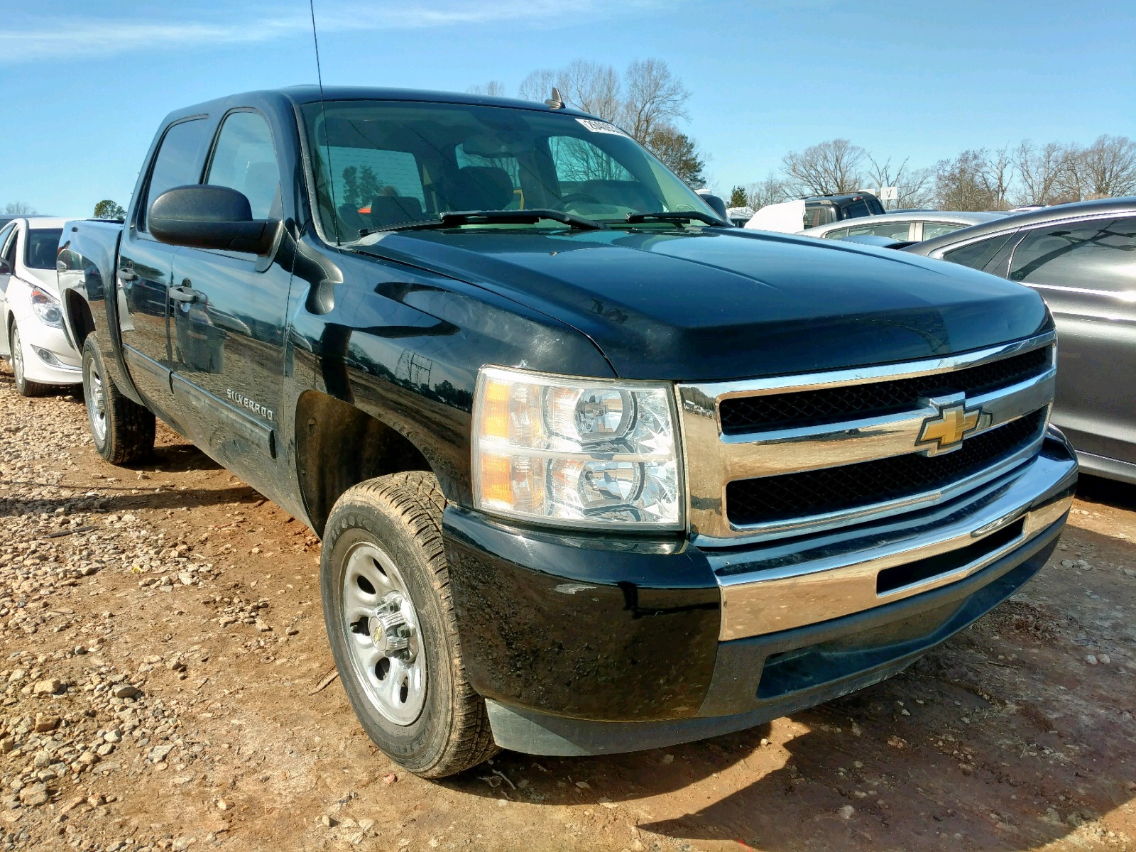 Salvage 2011 Chevrolet SILVERADO Truck for Sale