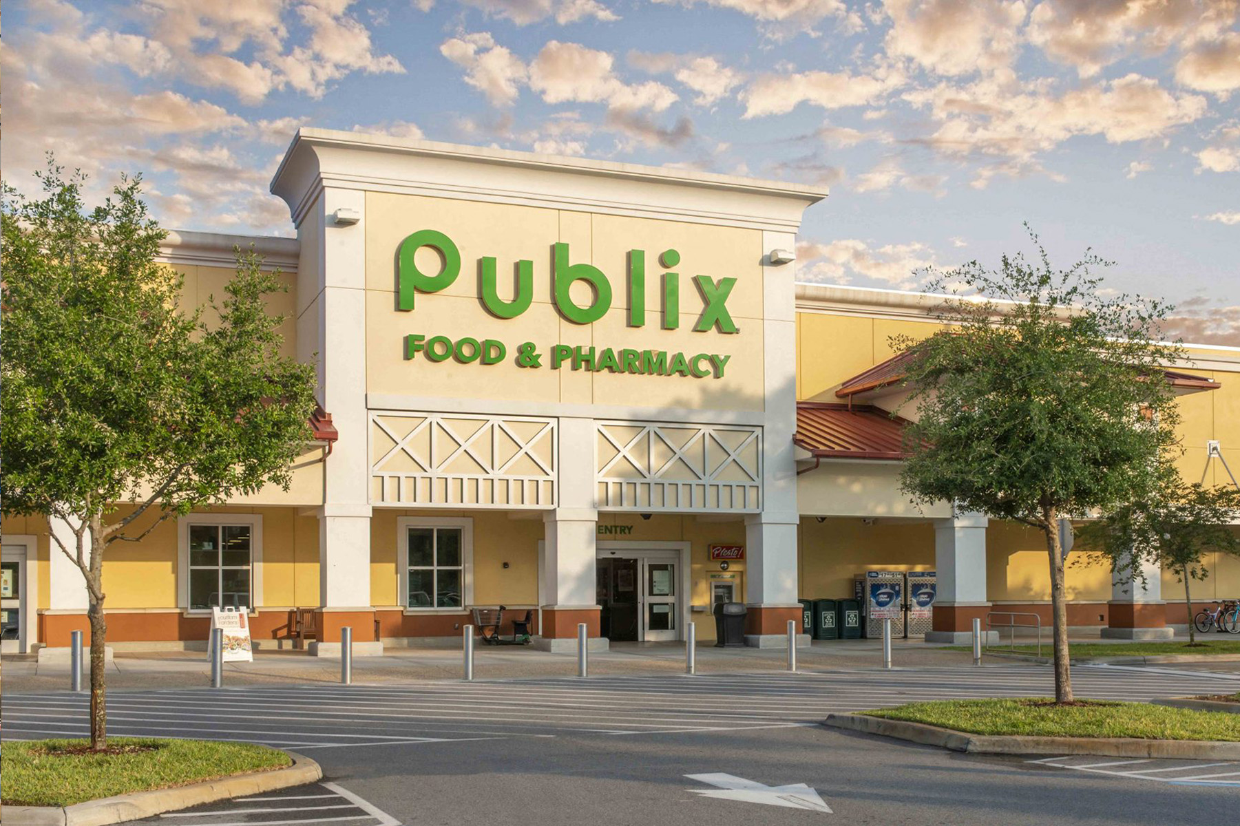 Publix Exterior Dusk CS3 Photography