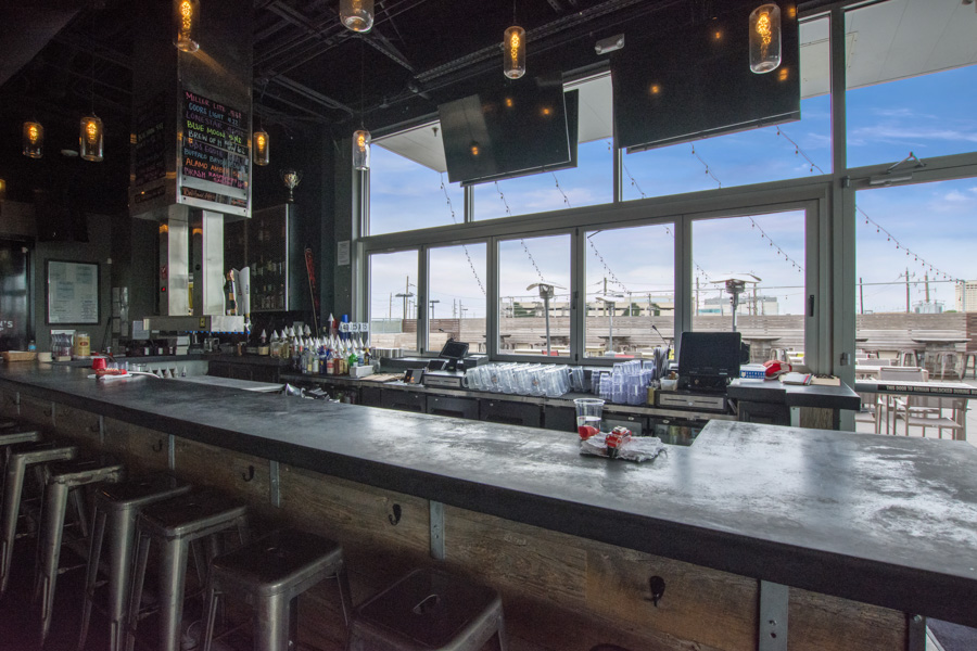 Calhoun’s Rooftop Bar & Grill