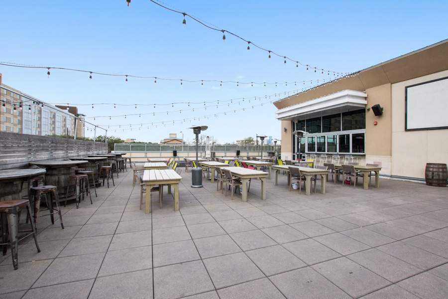 Calhoun’s Rooftop Bar & Grill