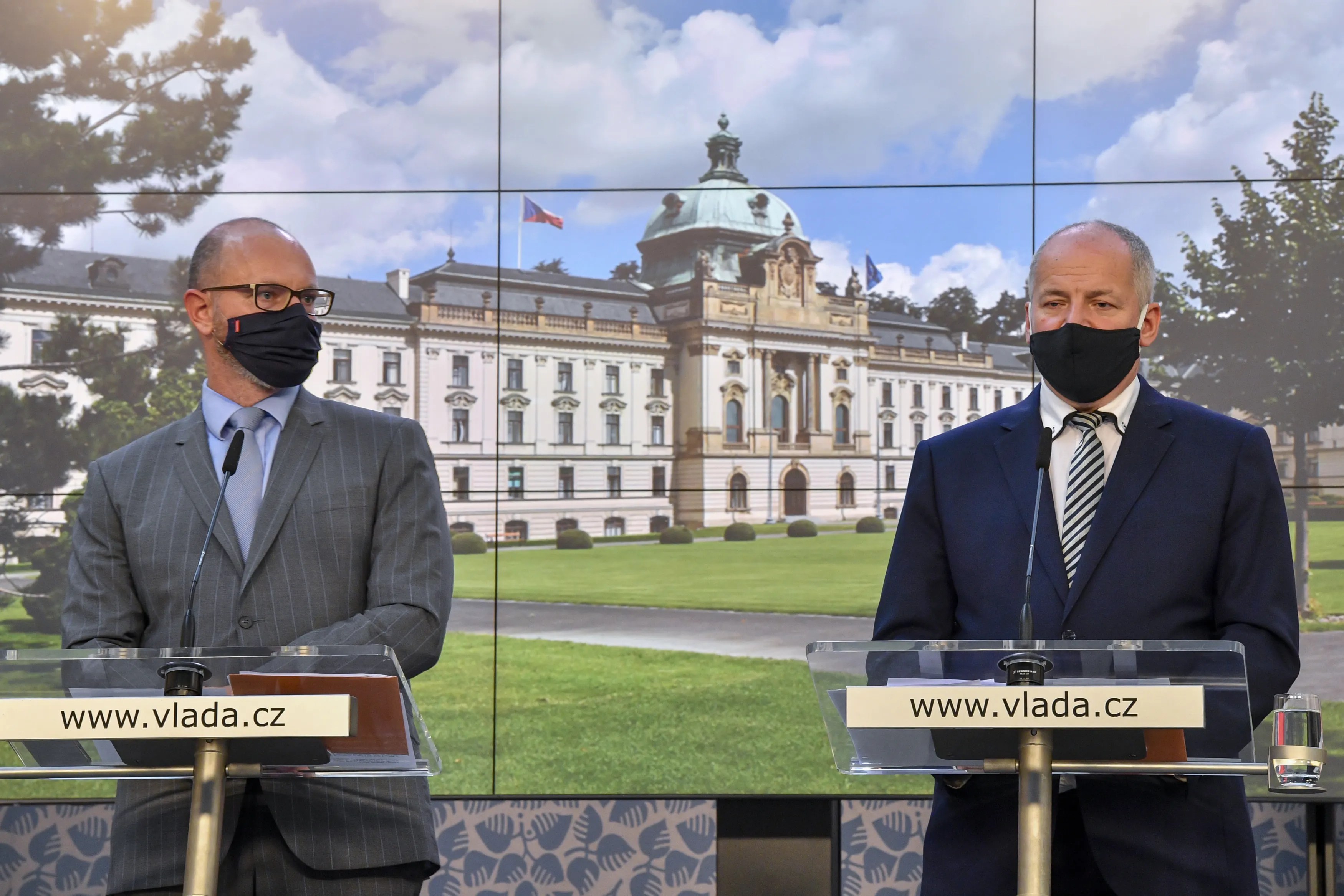 Vlada Zprisnila Opatreni Proti Koronaviru Od Pondeli Budou Na 14 Dnu Zruseny Kulturni A Sportovni Udalosti Ct24 Ceska Televize