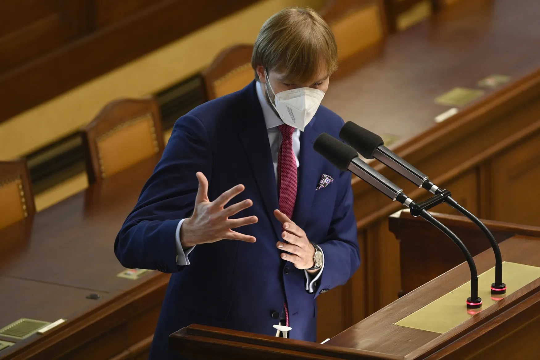 Kolektivni Imunita By Mohla V Cr Vzniknout V Zari Rekl Vojtech Pri Interpelacich Pevny Termin Voleb Jde Do Posledniho Cteni Ct24 Ceska Televize