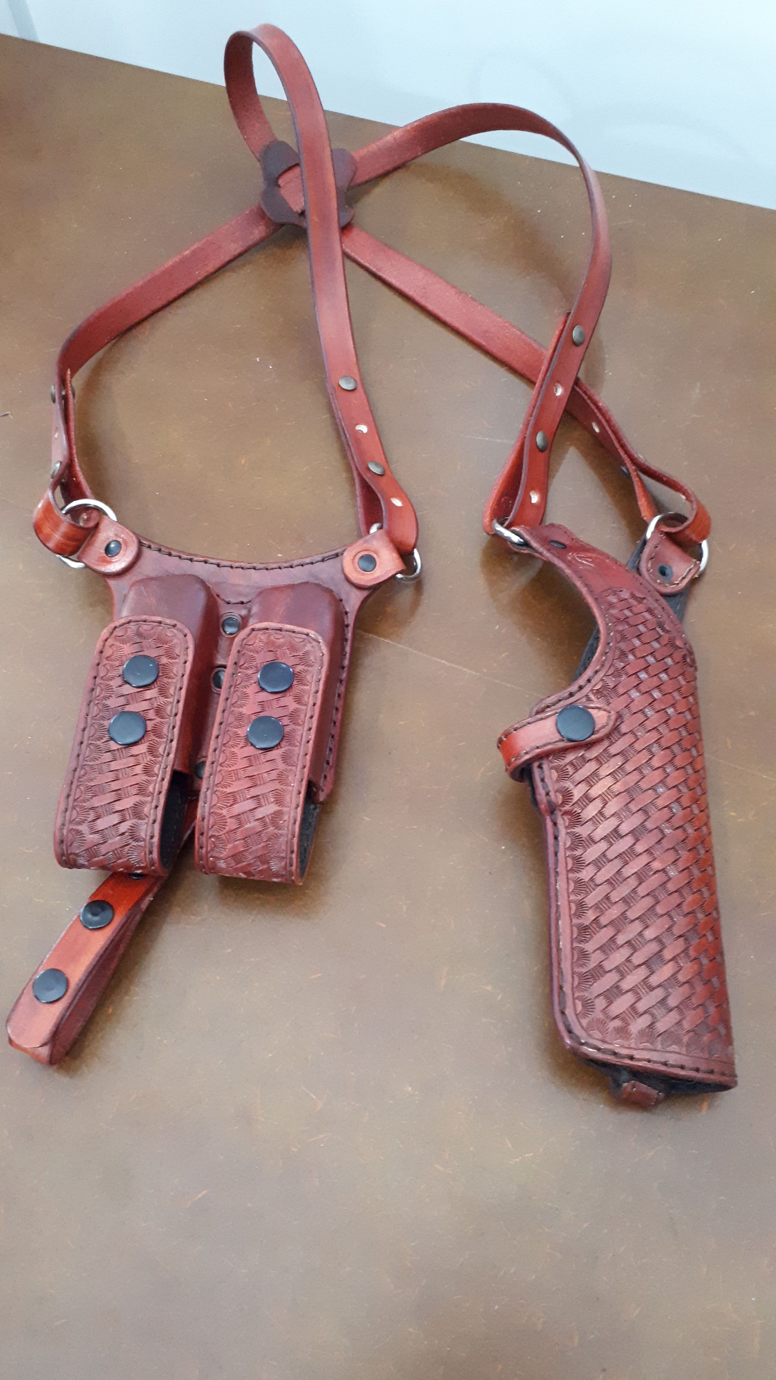 COLDRE AXILAR PARA PISTOLA COM CARREGADOR Coldres de Couro