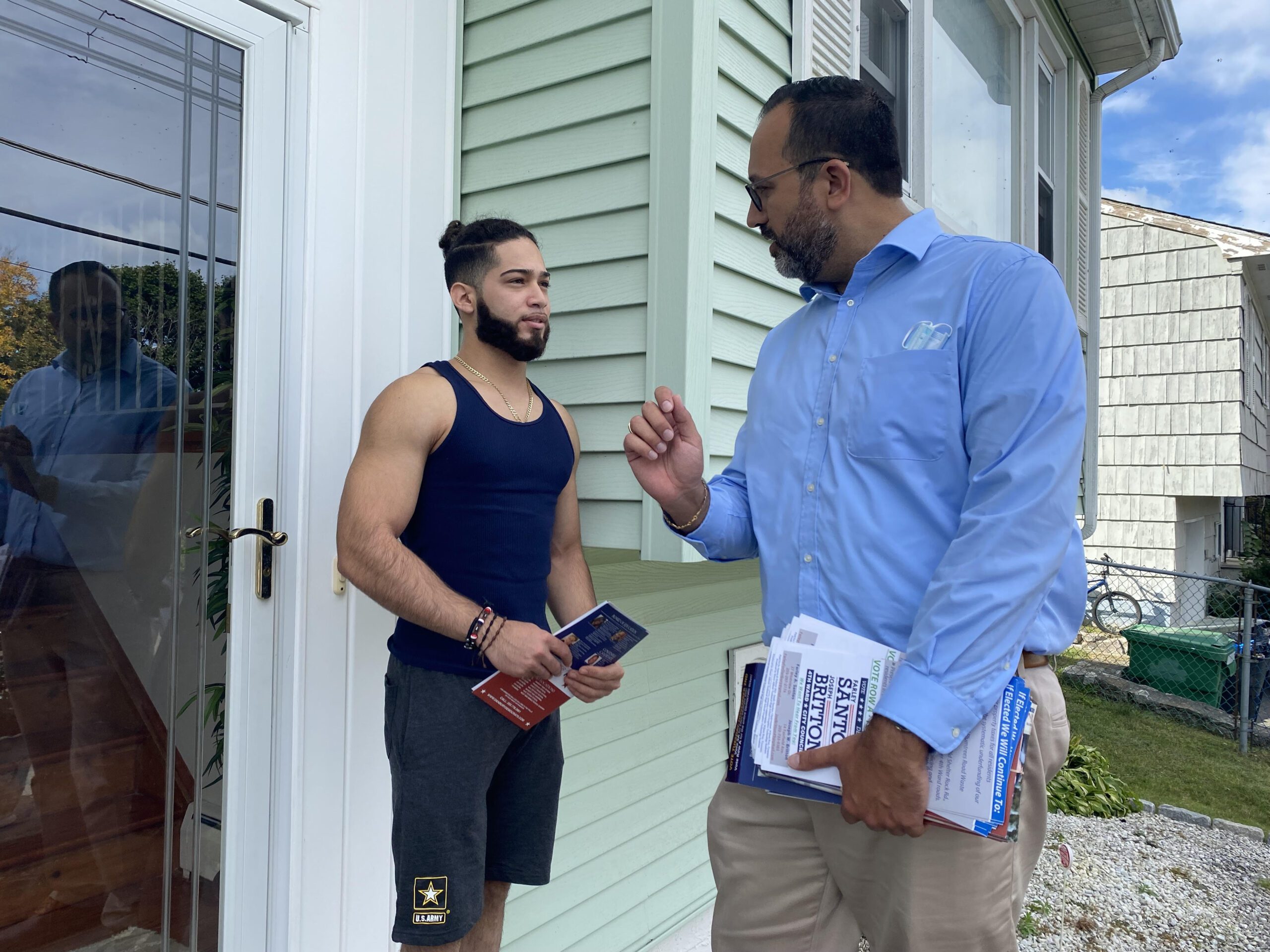 A SelfDescribed 'Extrovert,' Roberto Alves Takes the Race Door to Door