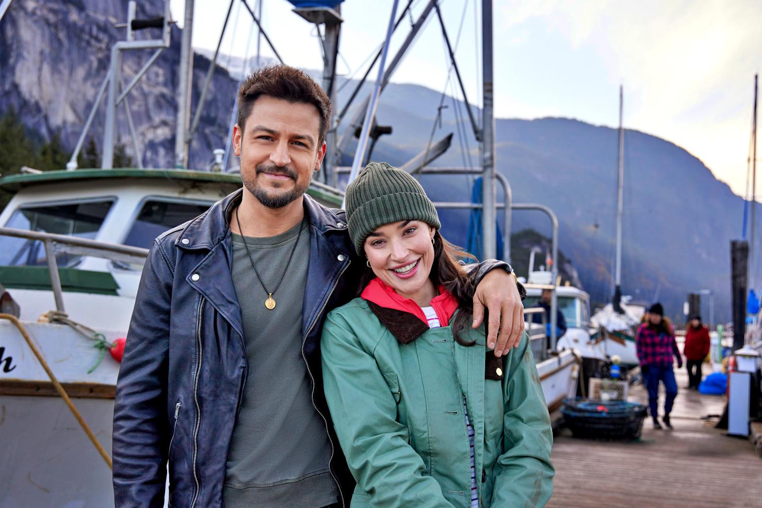 Tyler Hynes & Rhiannon Fish Star In A Picture Of Her On Hallmark Channel(023)