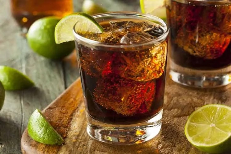 Cuba Libre drink. Cuban Cocktail Recipe