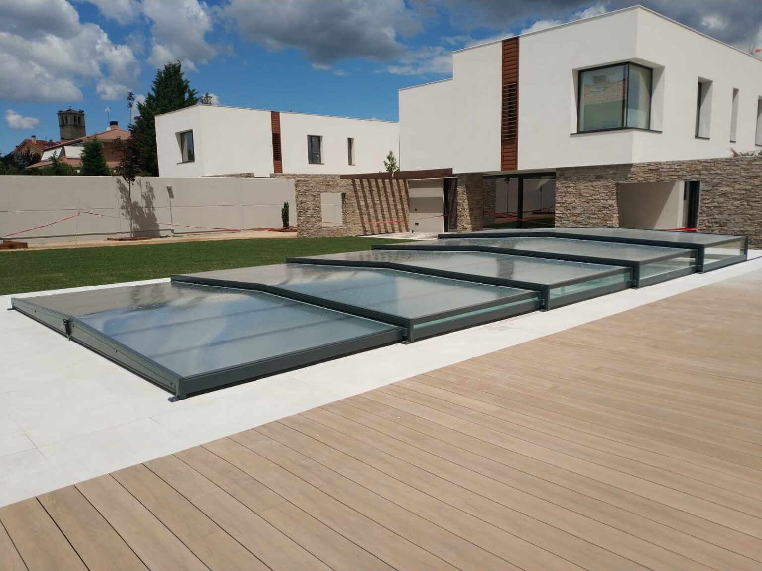 Cubierta para piscina plana instalada en Madrid Cubrima