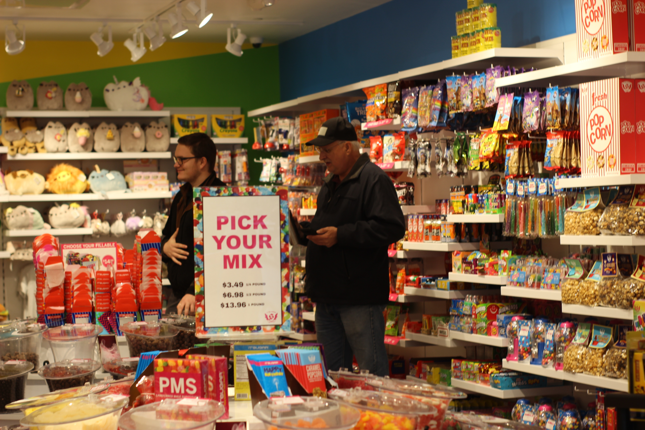 Easton Town Center makes holiday shopping for students easy The Chimes