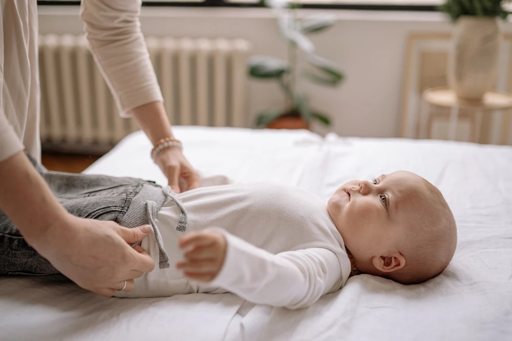 How to dress baby with fever at night