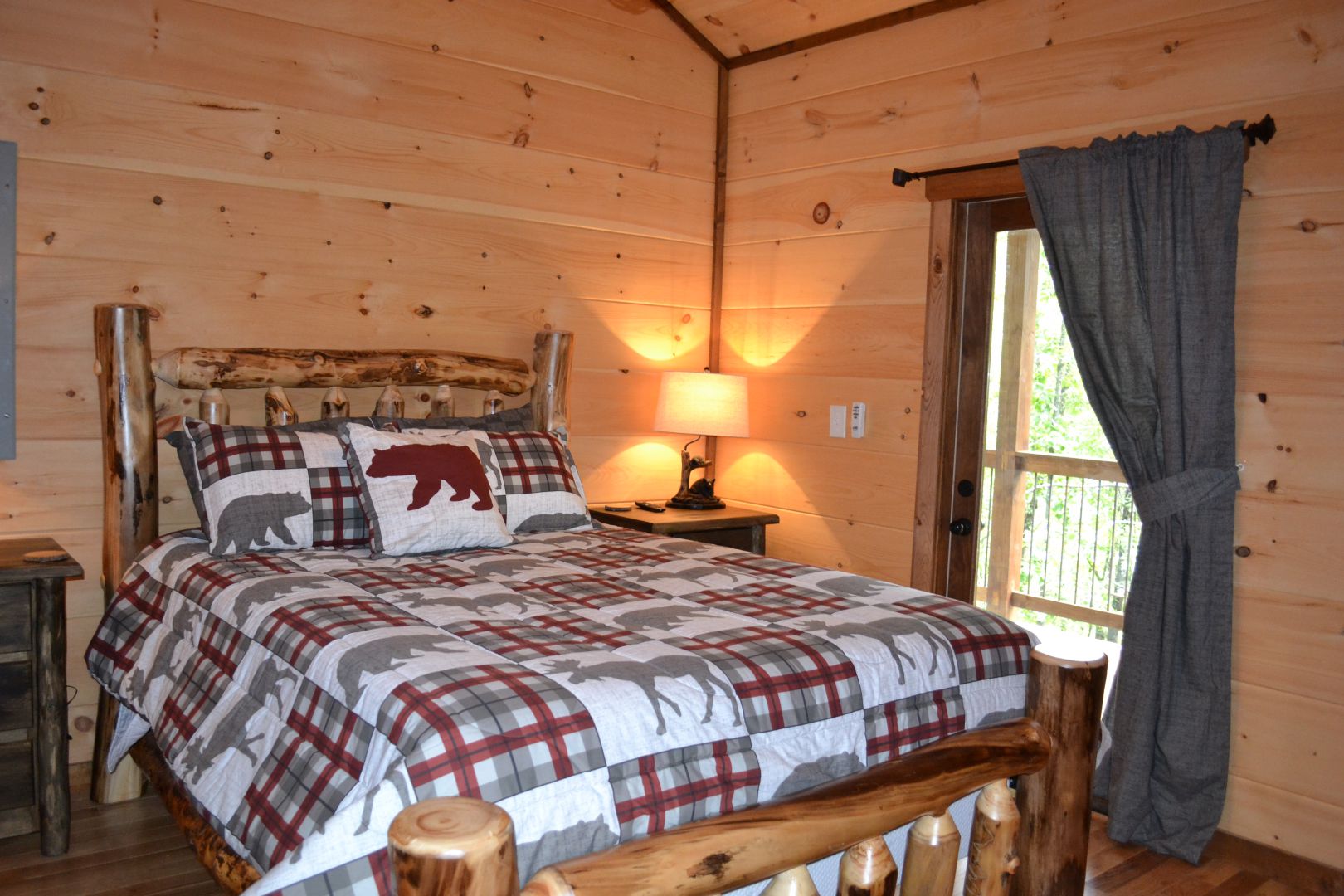 Squirrels Hideaway Rental Cabin Cuddle Up Cabin Rentals