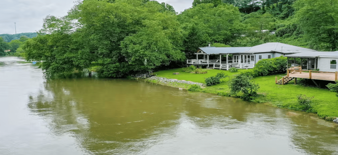 McCaysville River House Rental Cabin Cuddle Up Cabin Rentals