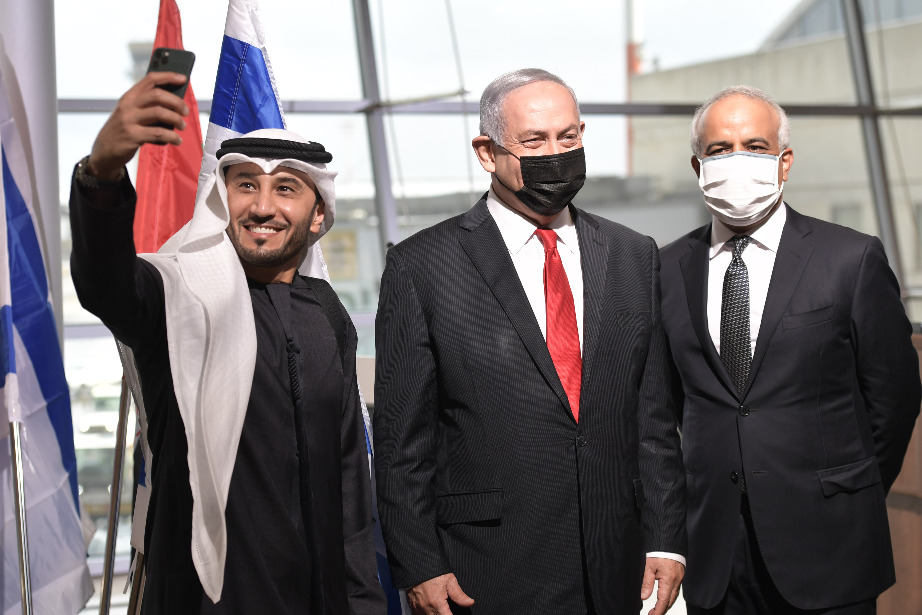 Netanyahu First Commercial Flight From Dubai to