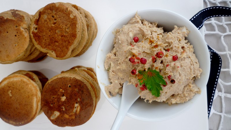 Blinis de crème d’avoine et beurre de sardine au kari gosse Cuisine