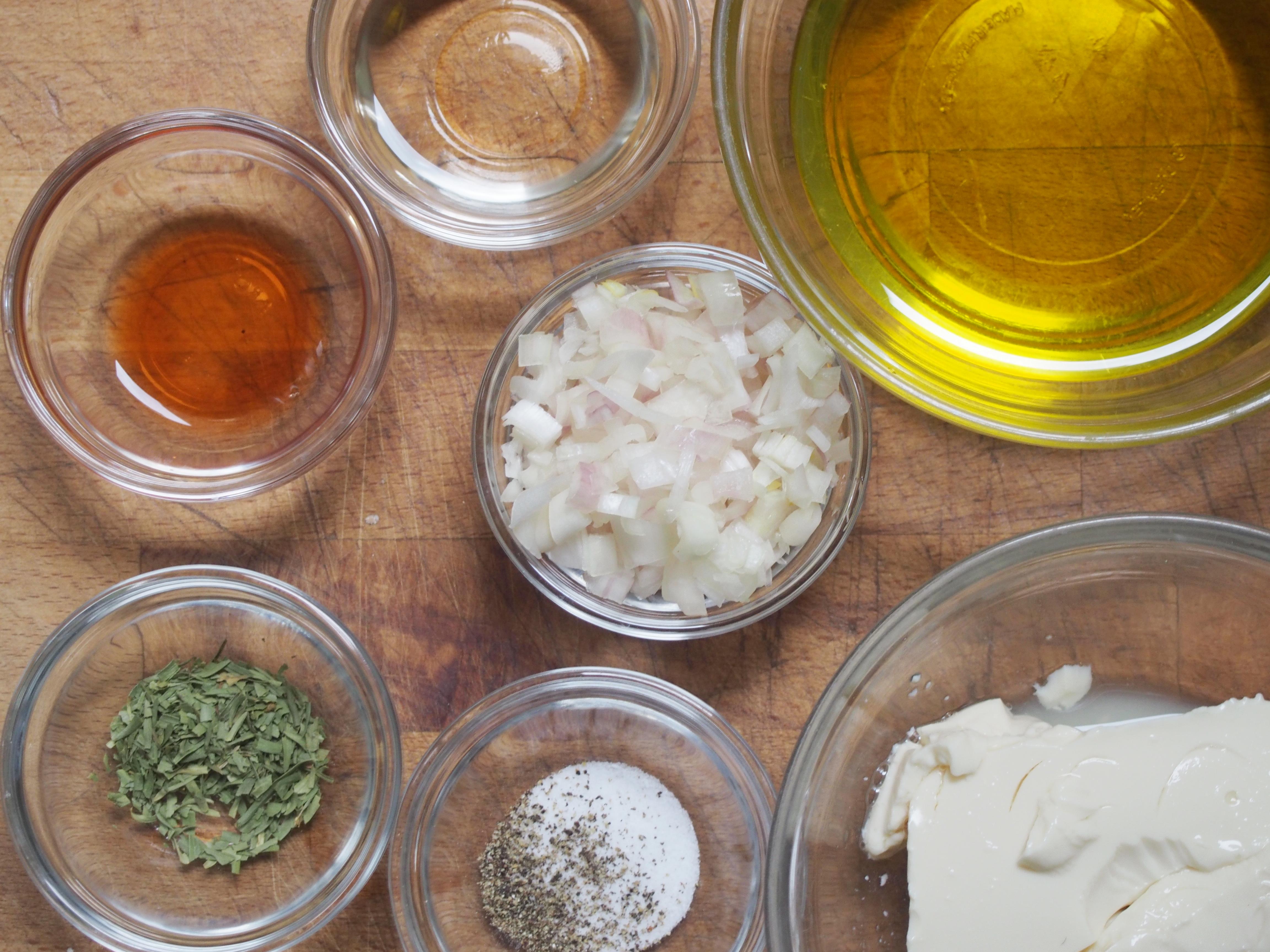 Sauce d’inspiration béarnaise en mode végan. Cuisiner en paix