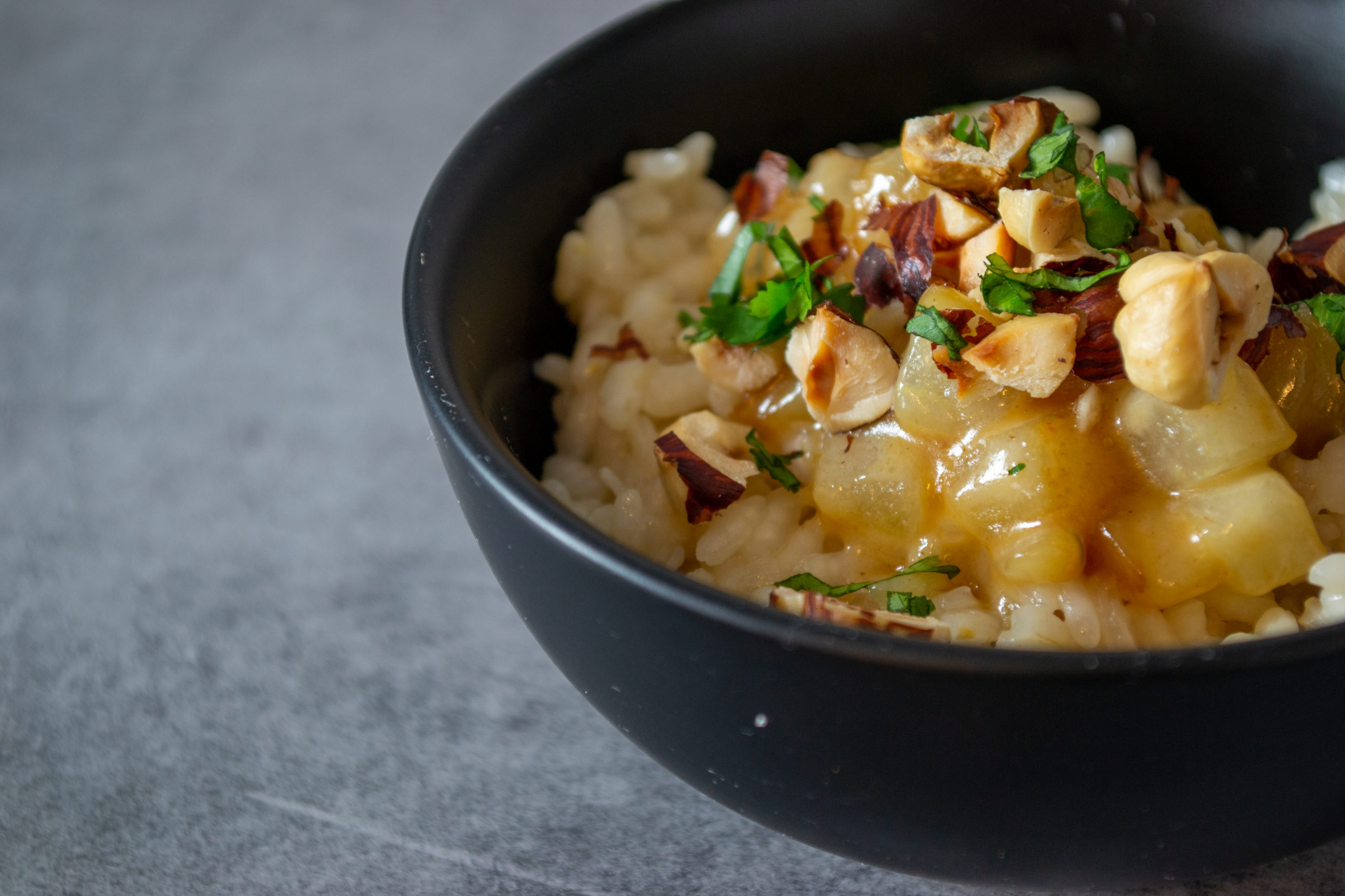 Risotto, poires caramélisées, et noisettes torréfiées