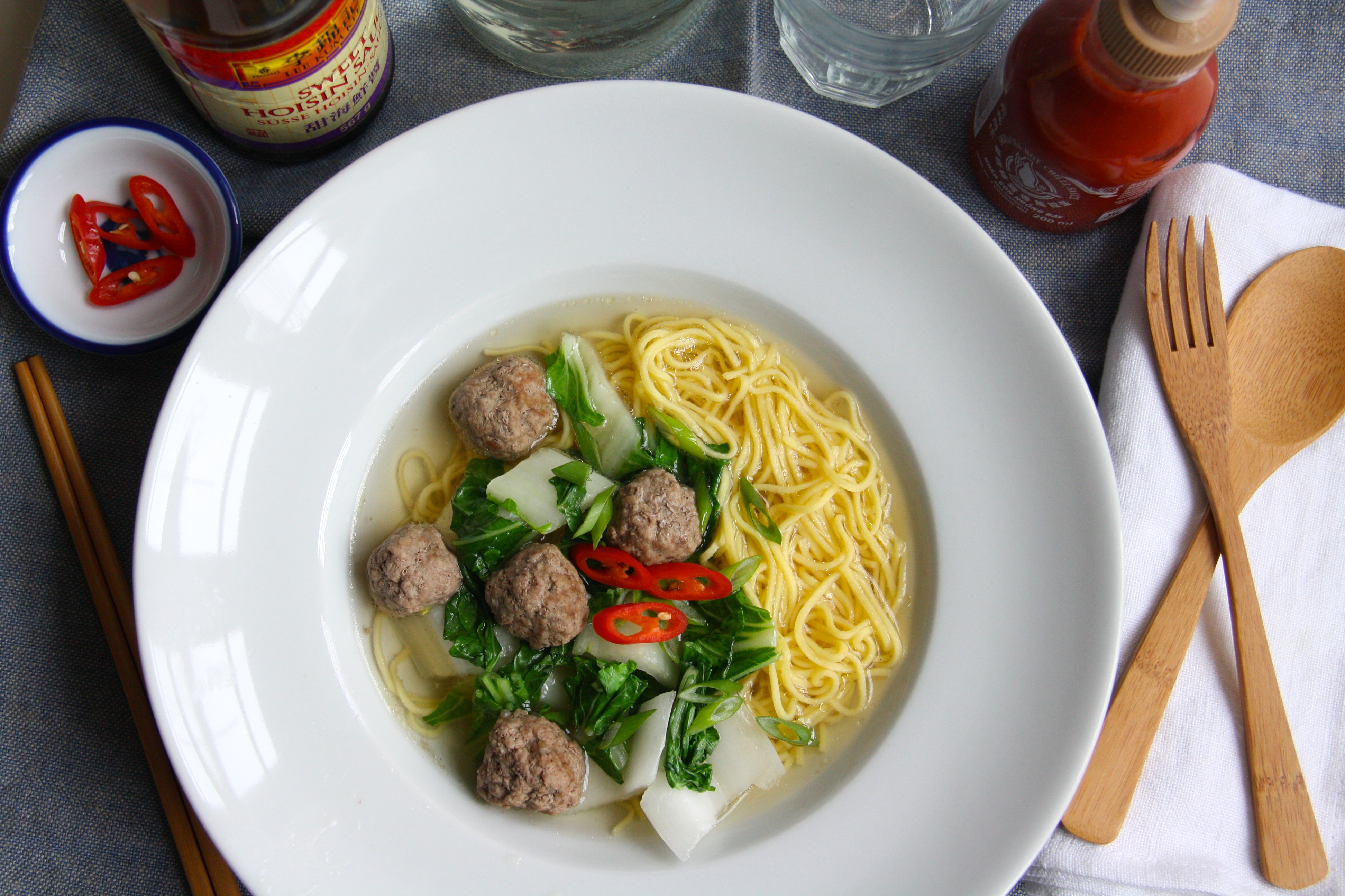 Aziatische Noodle soep met balletjes CuliNessa