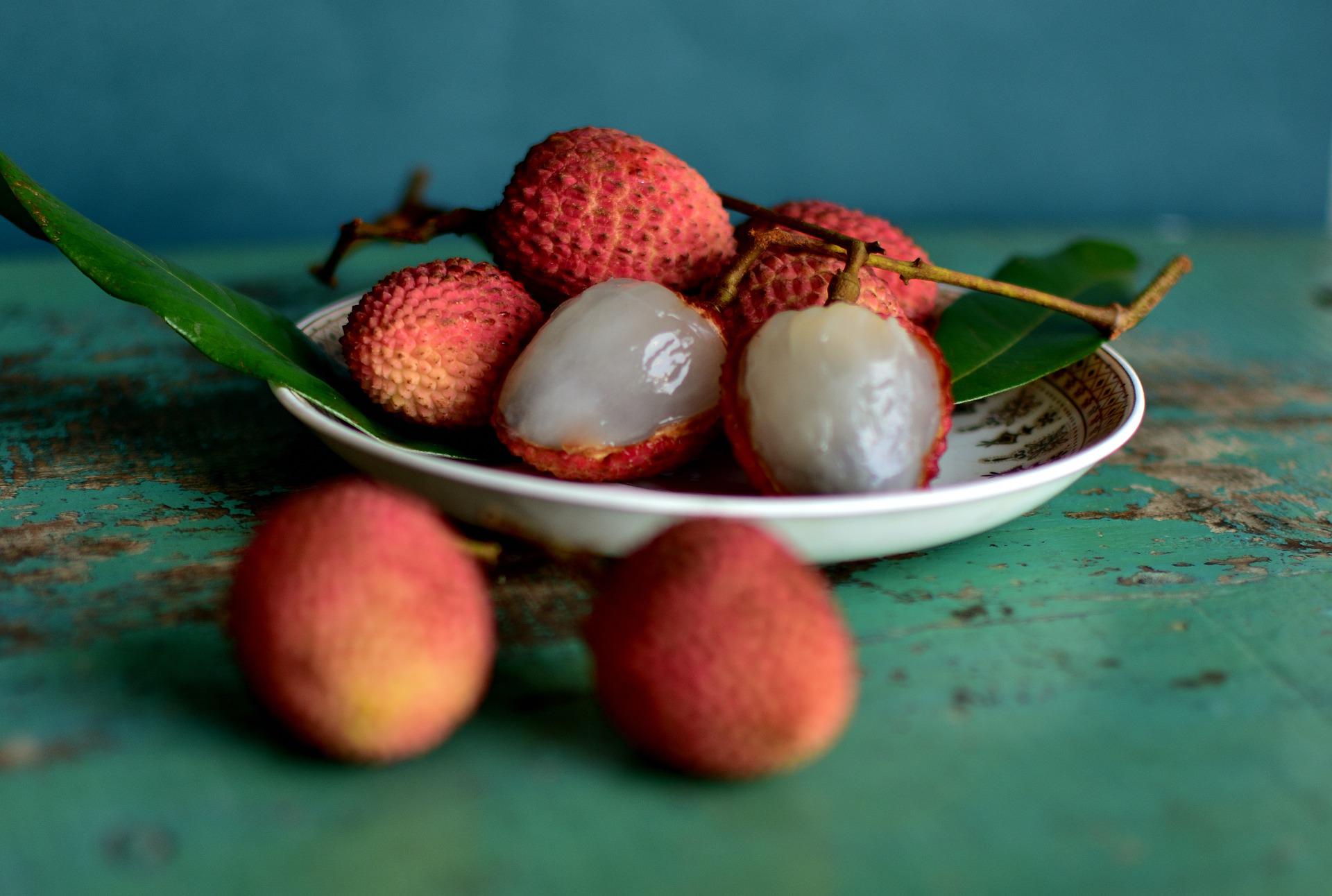 How to Peel and Eat Lychee?