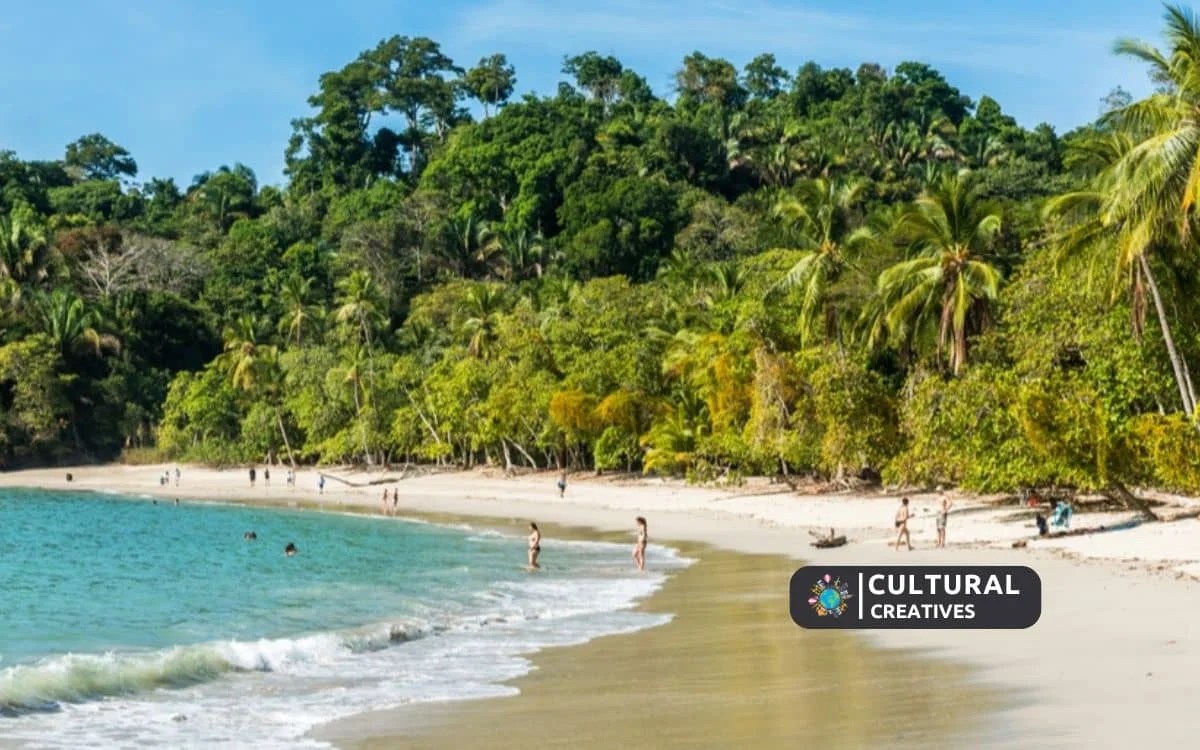 How Far is Costa Rica from Toronto?