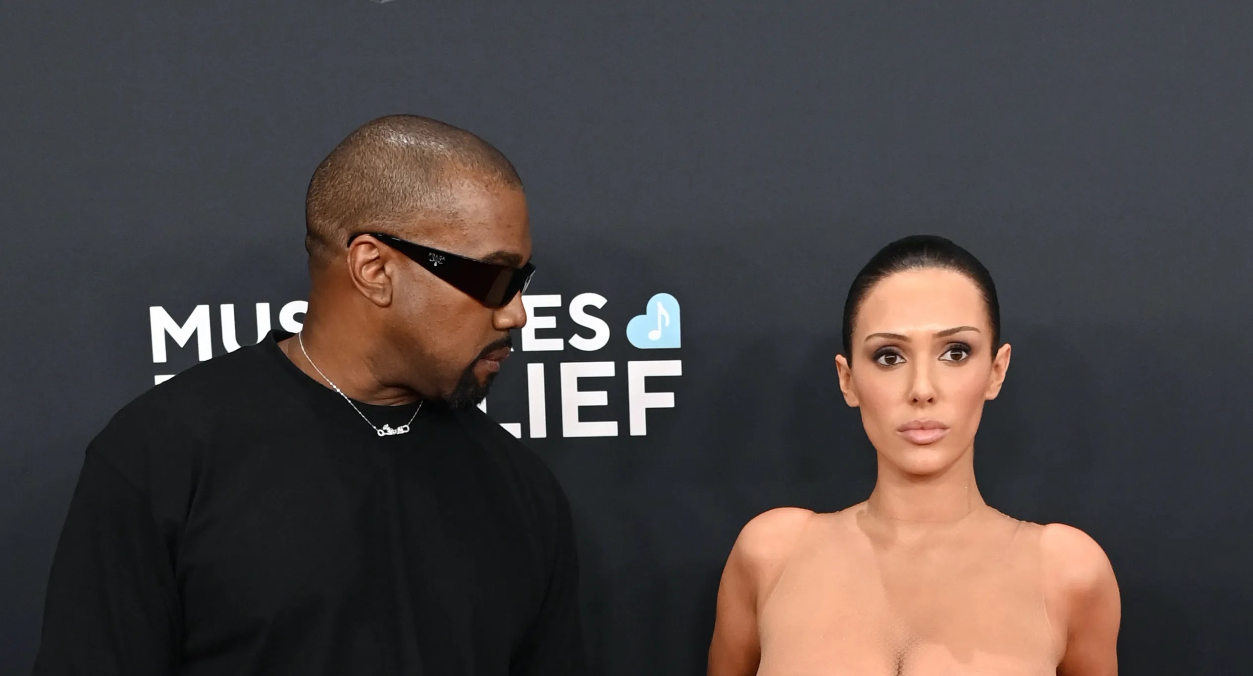 Bianca Censori Grammys Stunning Look & Reactions