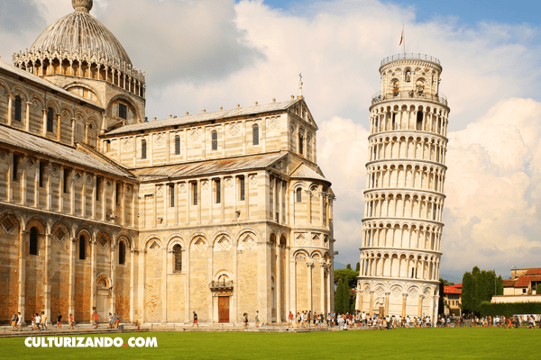 La historia de la torre inclinada de Pisa