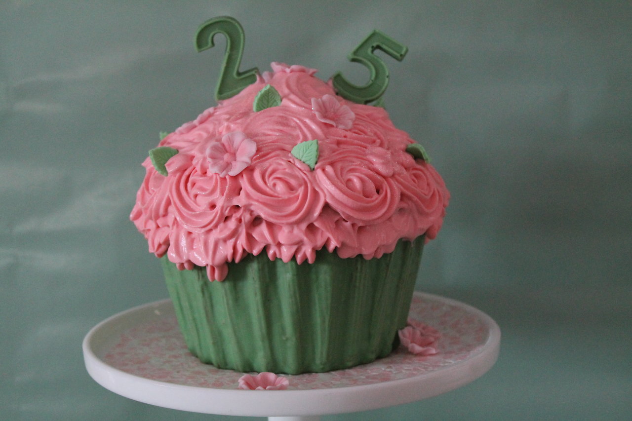 Giant Cupcake cuplovecake