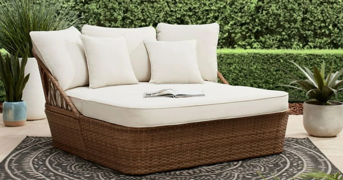 Wicker Outdoor Daybed SOLO 200 (Reg. 600) Cuponeandote