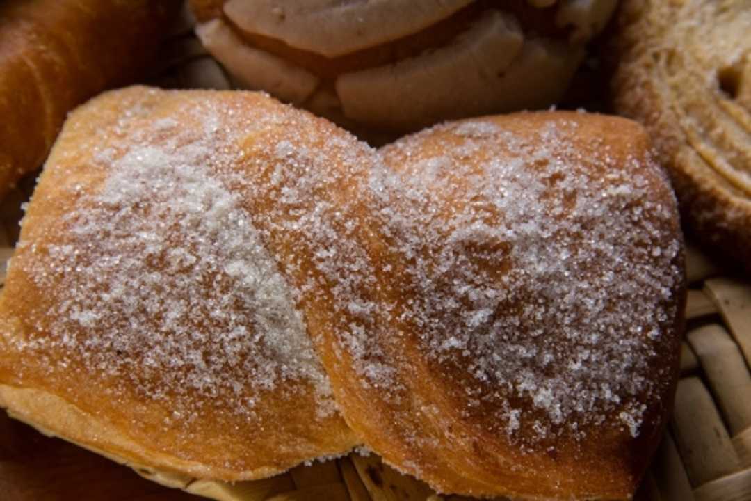 Moños con azúcar delicioso pan dulce para el café