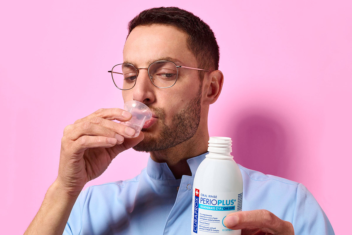 Rinsing the mouth properly The correct use of mouthwash CURAPROX