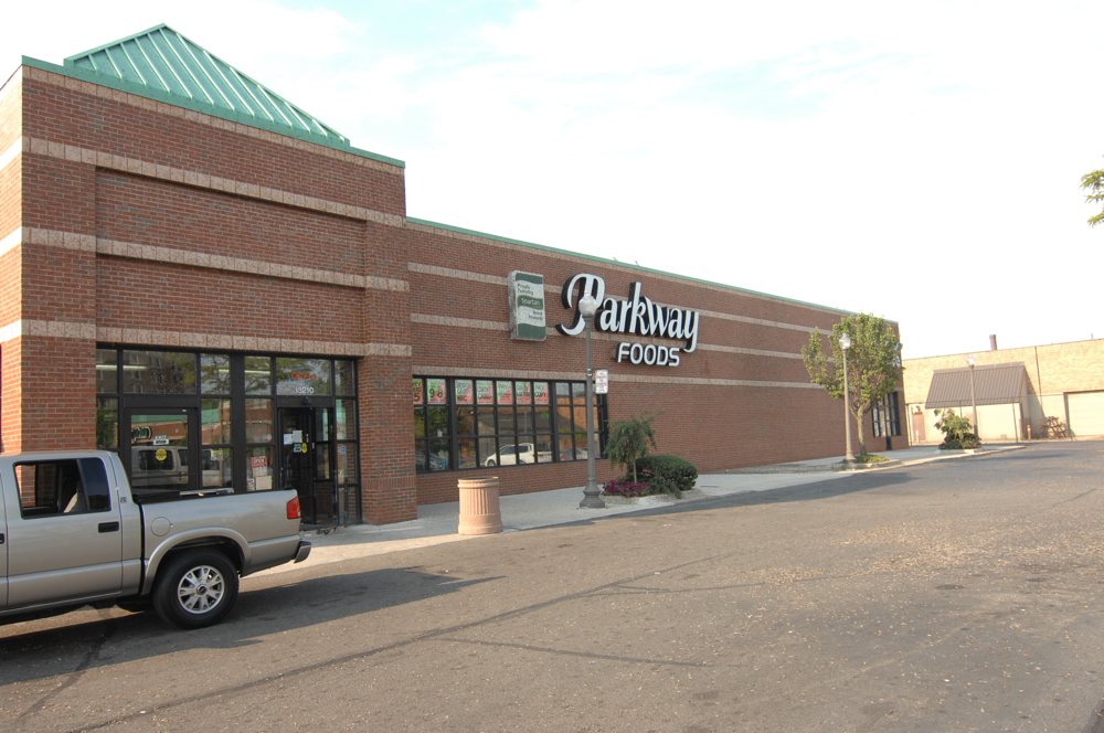 Riverbend Plaza, Groceryanchored Shopping Center