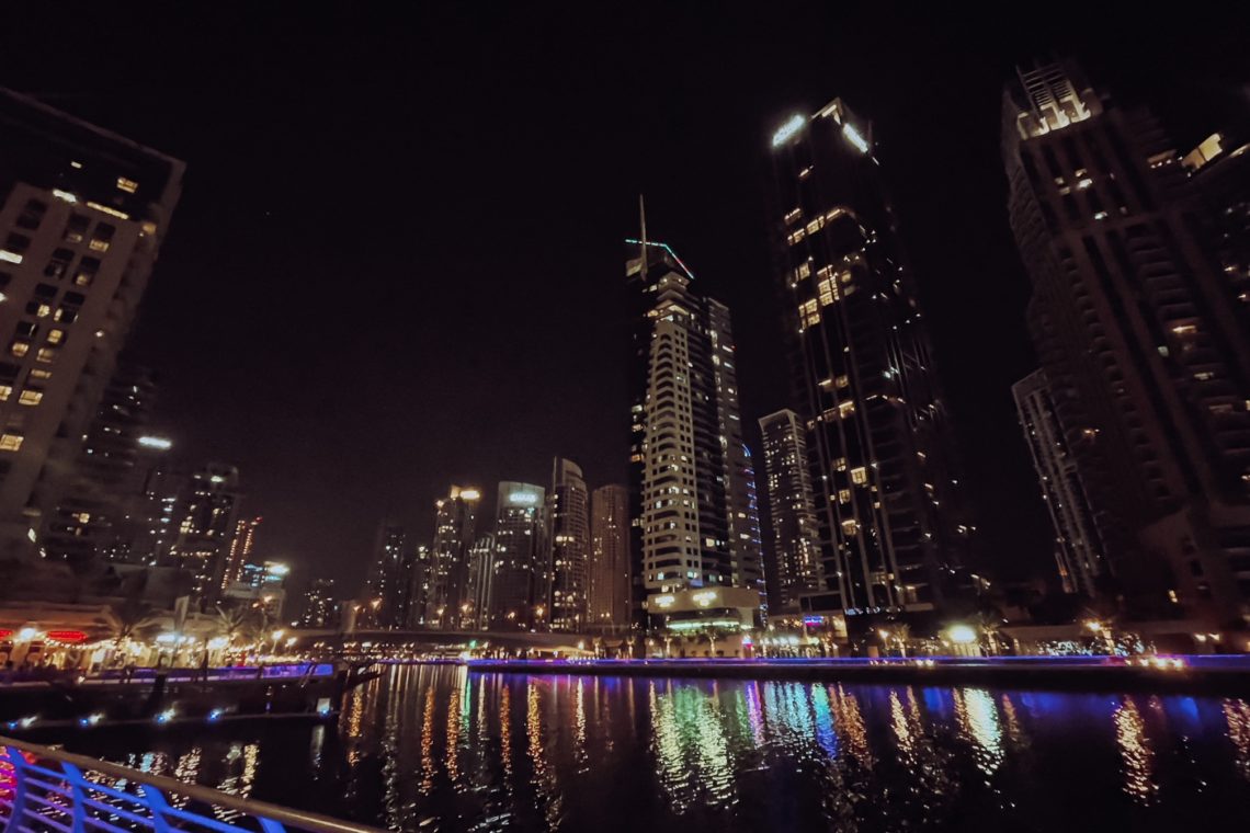 Dubai on a Budget The 7 Ultimate MoneySaving Tips Curls en Route