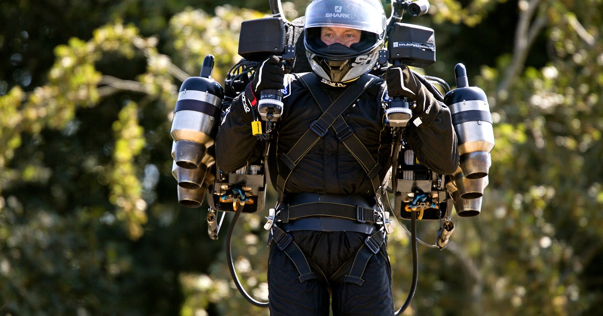 Man In A Jetpack Seen Soaring 900 Meters Above Los Angeles airport
