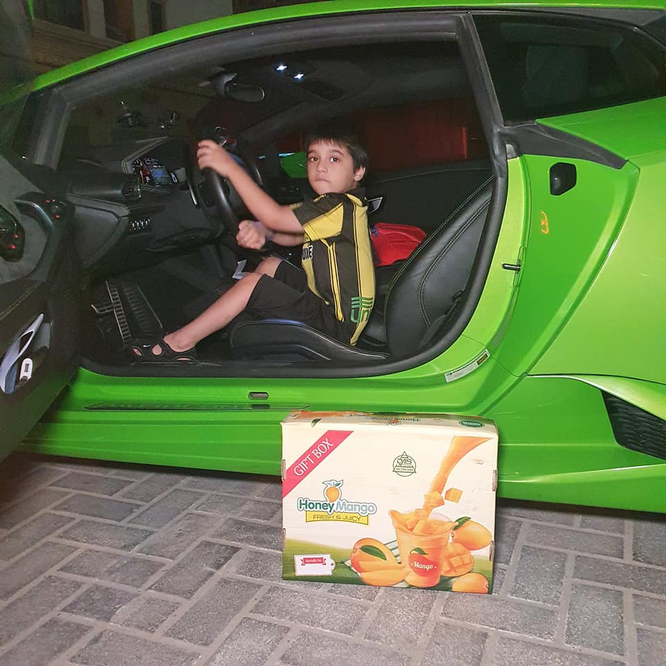 This Dubai Supermarket Delivers Mangoes In A Swanky Curly