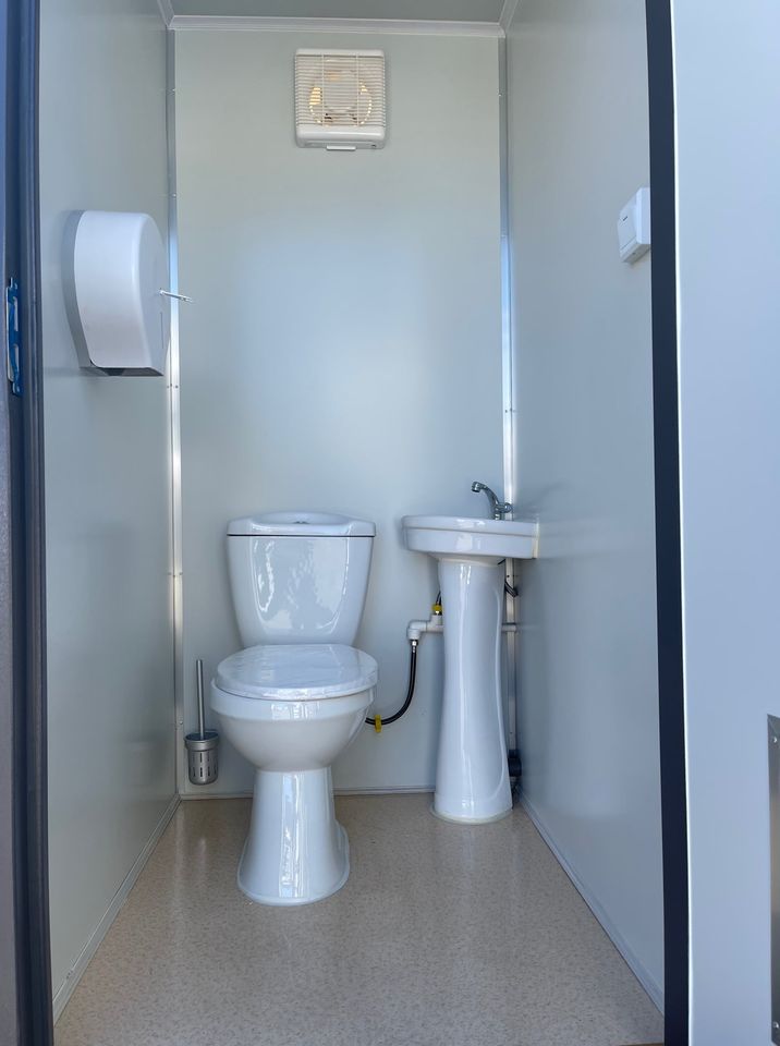 Double Stall Portable Washroom CUSTOM CUBES