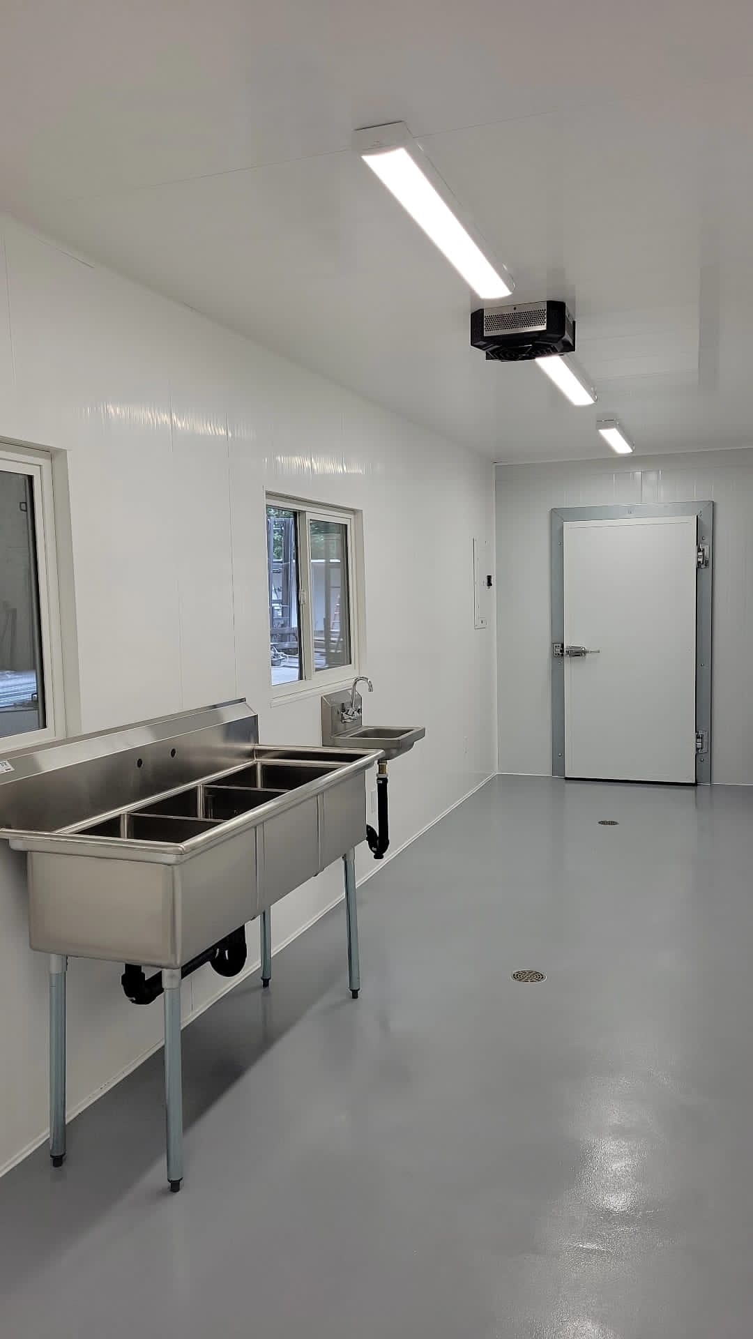 Meat Processing Unit With Walk in Cooler CUSTOM CUBES