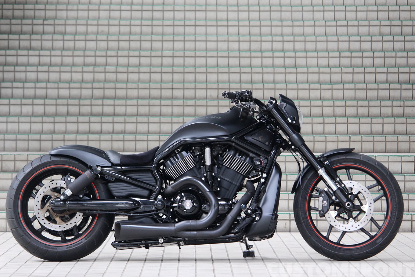 ハーレー VRODカスタム VRSCDX 2014・サンモーターサイクルズ CUSTOM FRONT