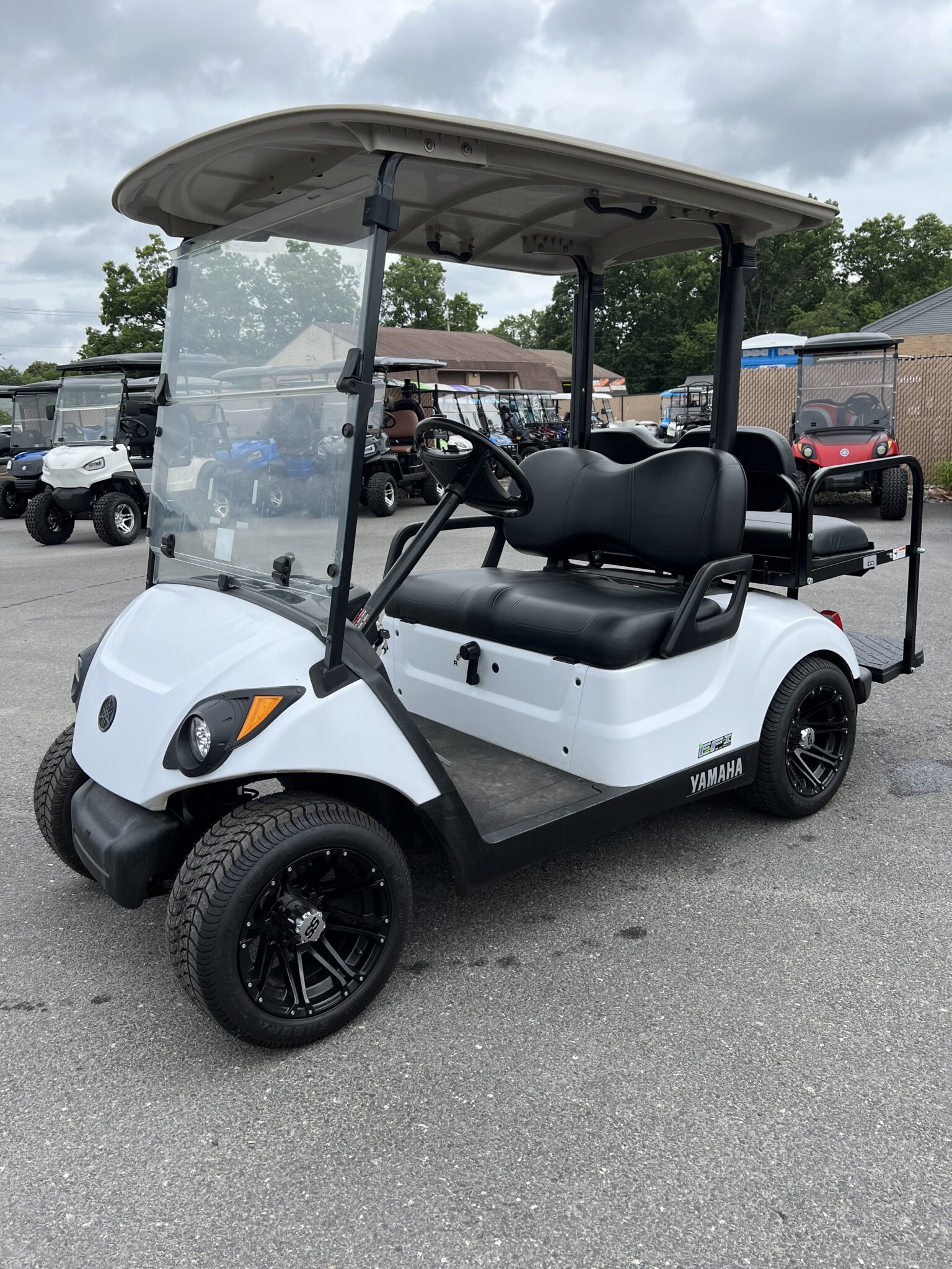 2017 Yamaha Drive2 Gas powered EFI Quietech golf cart, Glacier White, 4