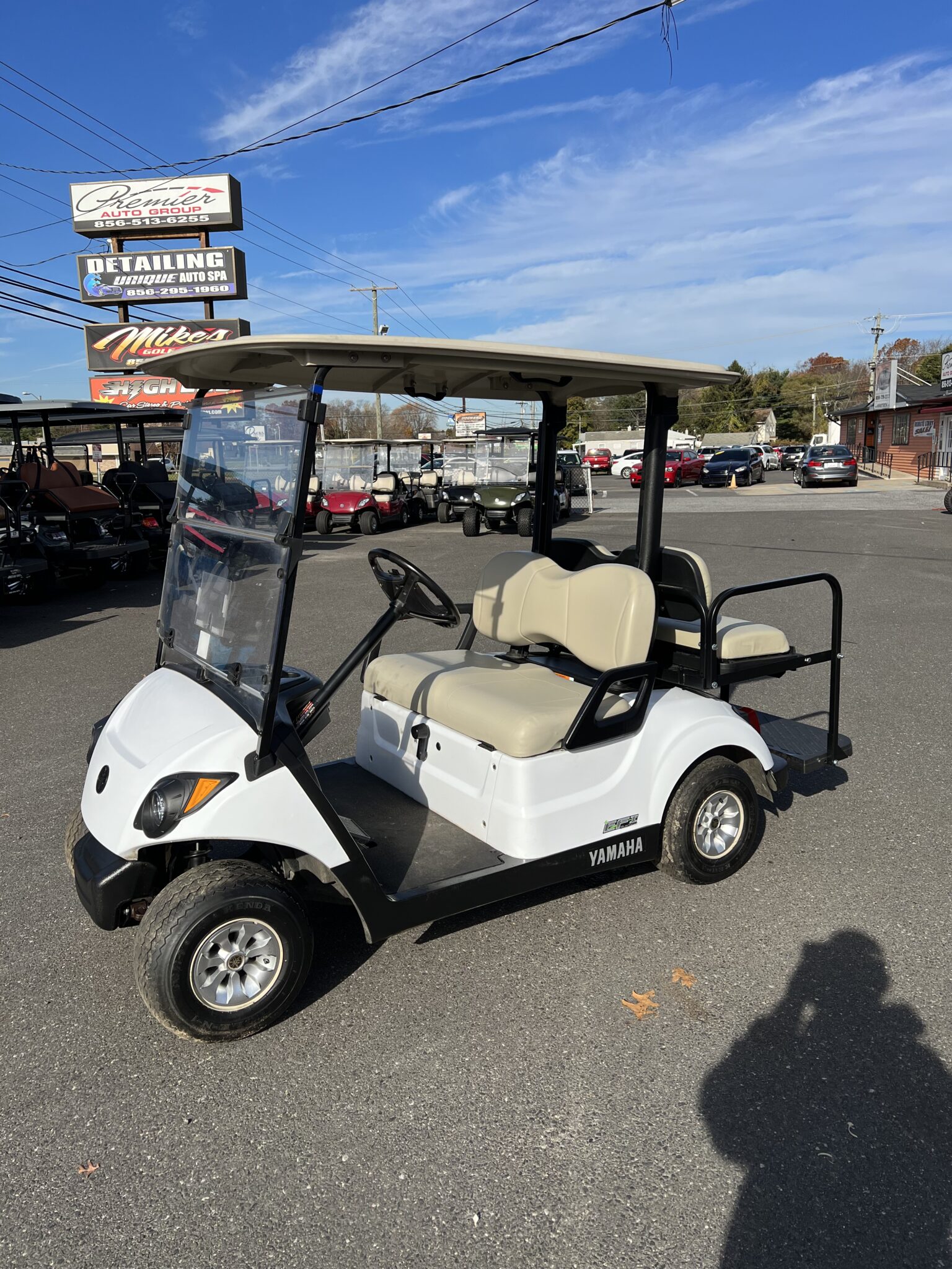 2021 Yamaha Drive2 Gas powered EFI Quietech golf cart, Glacier White