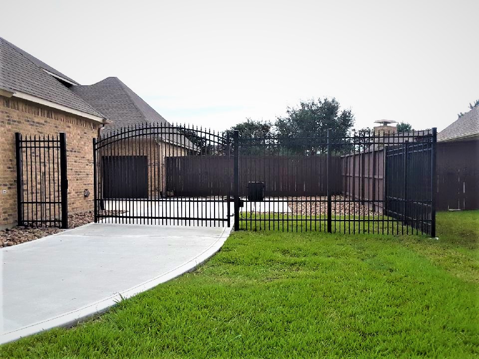 Custom & Automatic Iron Driveway Gates Operators in Houston