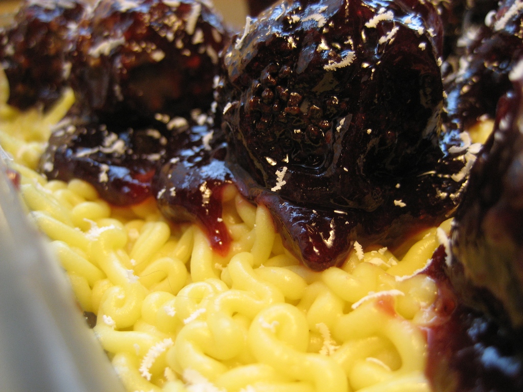 Sweet Tweets Bakery Spaghetti and Meatballs by Hello! Cupcake