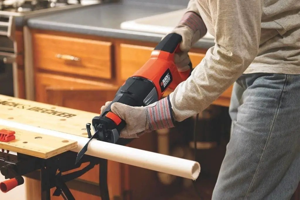 How to Use a Sabre Saw Cut The Wood