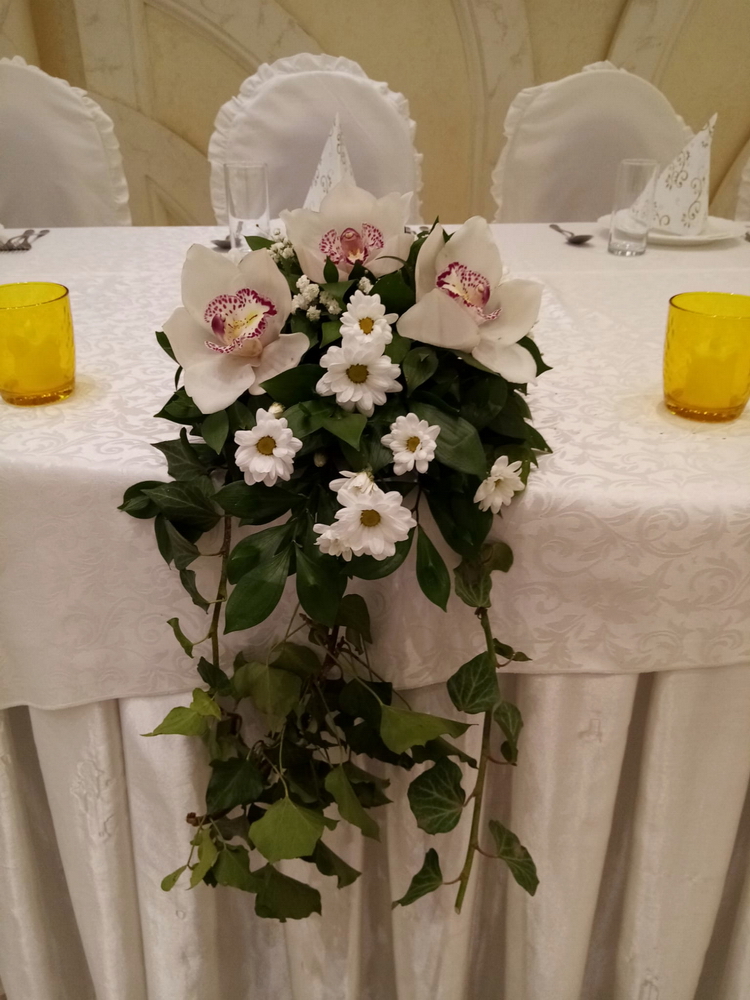 Ikebana za mladenački sto 641 Cvećara Royal Beograd, mladenački sto