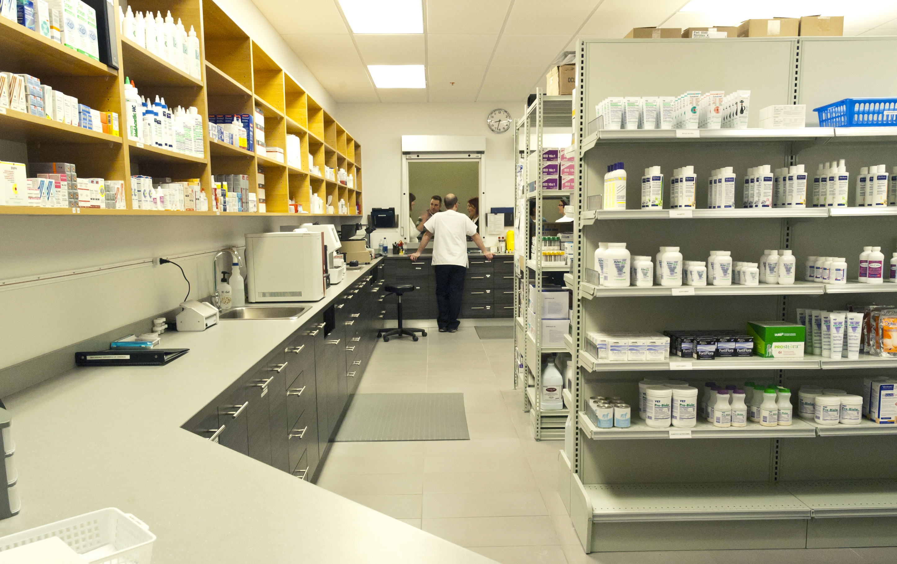 Pharmacie.jpg Centre Vétérinaire Laval