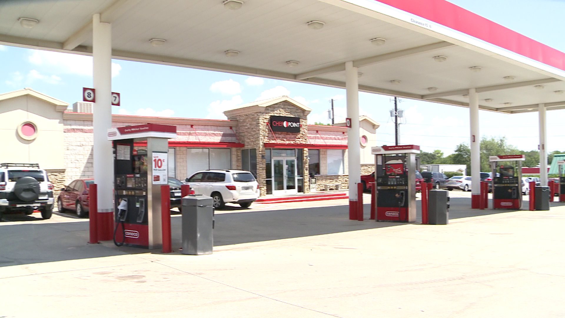 Food is the Point at this Popular Gas Station Diner CW33 Dallas / Ft
