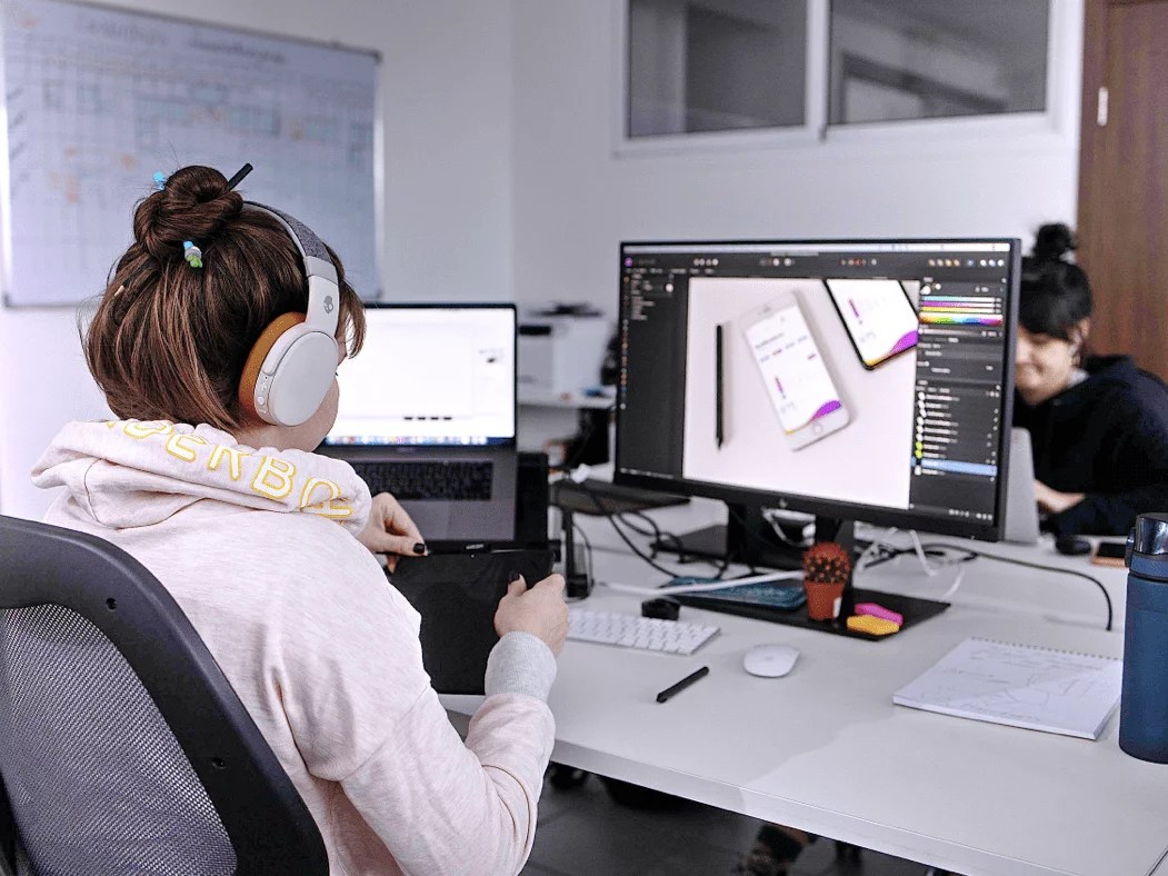 How Long Does It Take to Become a UI Designer? (2022 Guide)