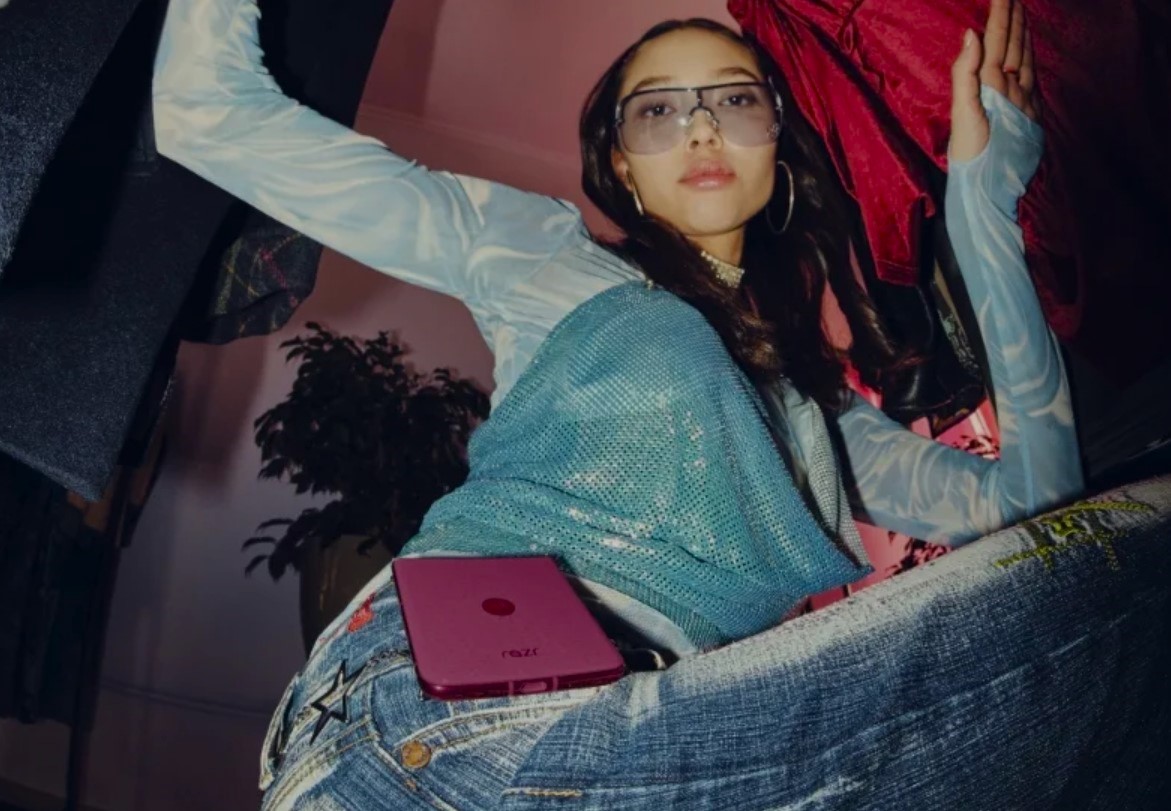 Motorola Razr 50 flipping good smartphone at a flipping good Optus