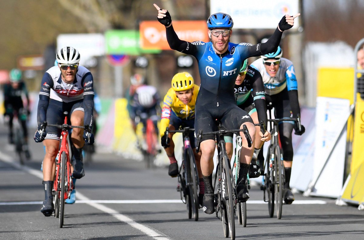 横風が総合成績に強烈な一撃を加える 過酷なサバイバルの末にニッツォーロ勝利 スポエンCYCLE